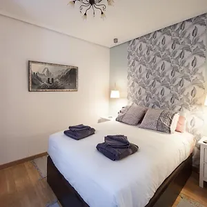 Privatunterkunft Cosy - Guggen º Parking Free, Bilbao